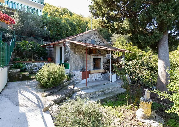 3 Bedroom Awesome Home In Opuzen