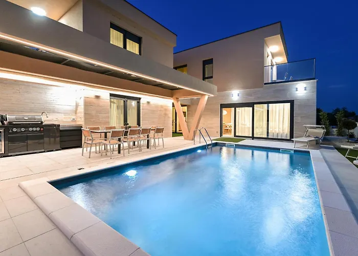 Amazing Home In Zaton